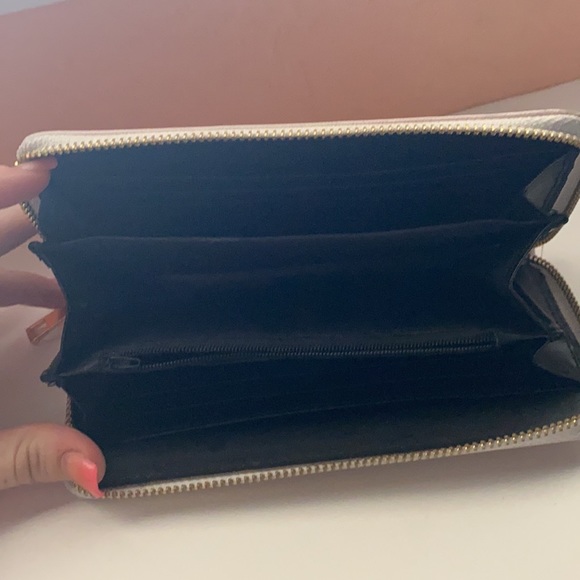 wallet - Picture 2 of 3